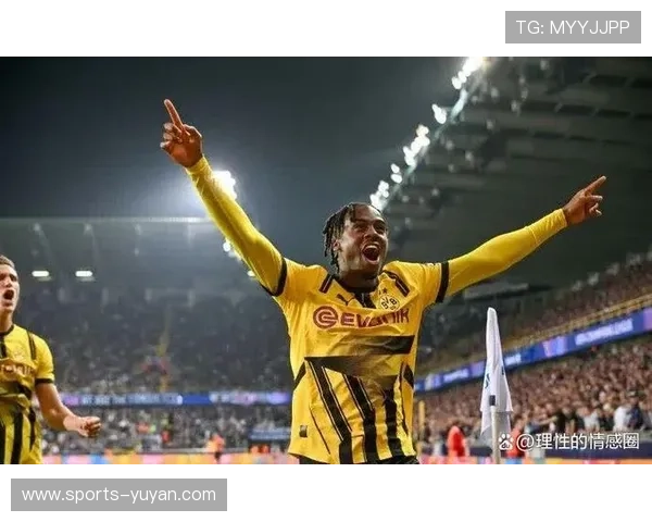 足球女神头像:那些与球星同框的美丽瞬间,颜值与实力并存的女性魅力 足球女神头像:那些与球星同框的美丽瞬间,颜值与实力并存的女性魅力